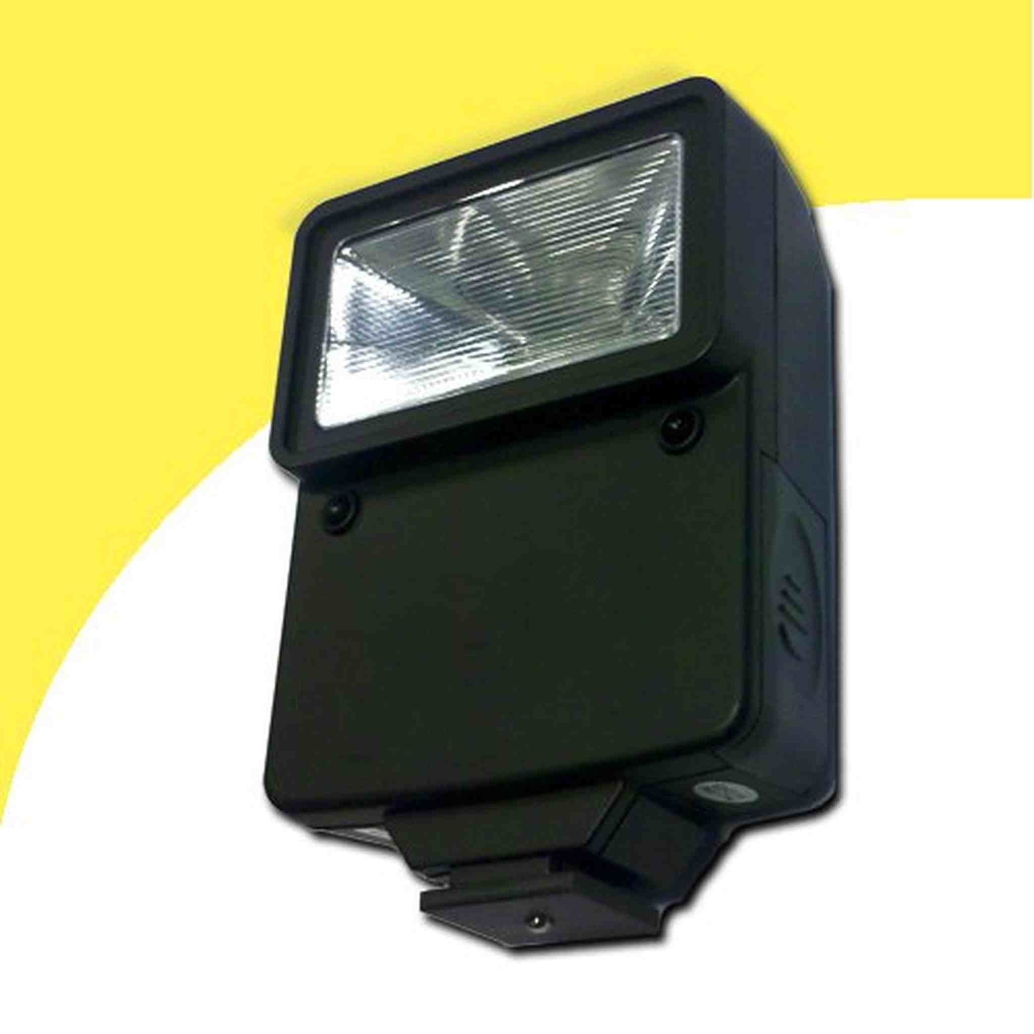 Nikon D5100 16.2MP CMOS Digital SLR Camera with 18-55mm f/3.5-5.6G VR Lens 32GB Bundle !