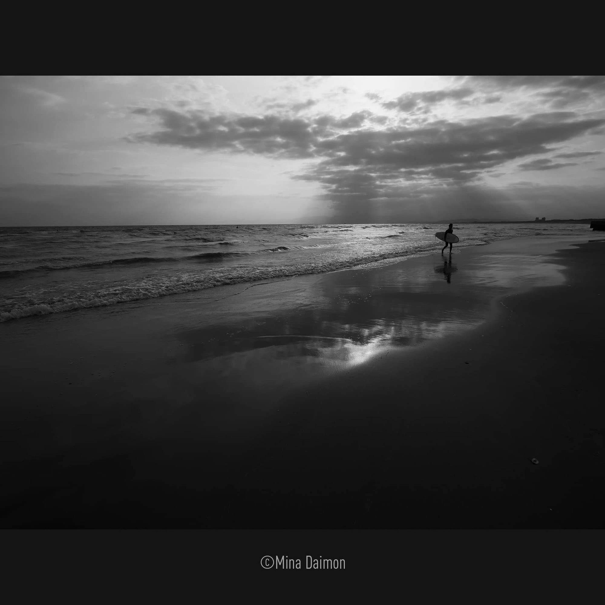 Panasonic LUMIX Micro Four Thirds Camera Lens, Leica DG SUMMILUX 9mm F1.7 ASPH, Large Aperture, Video Performance, H-X09