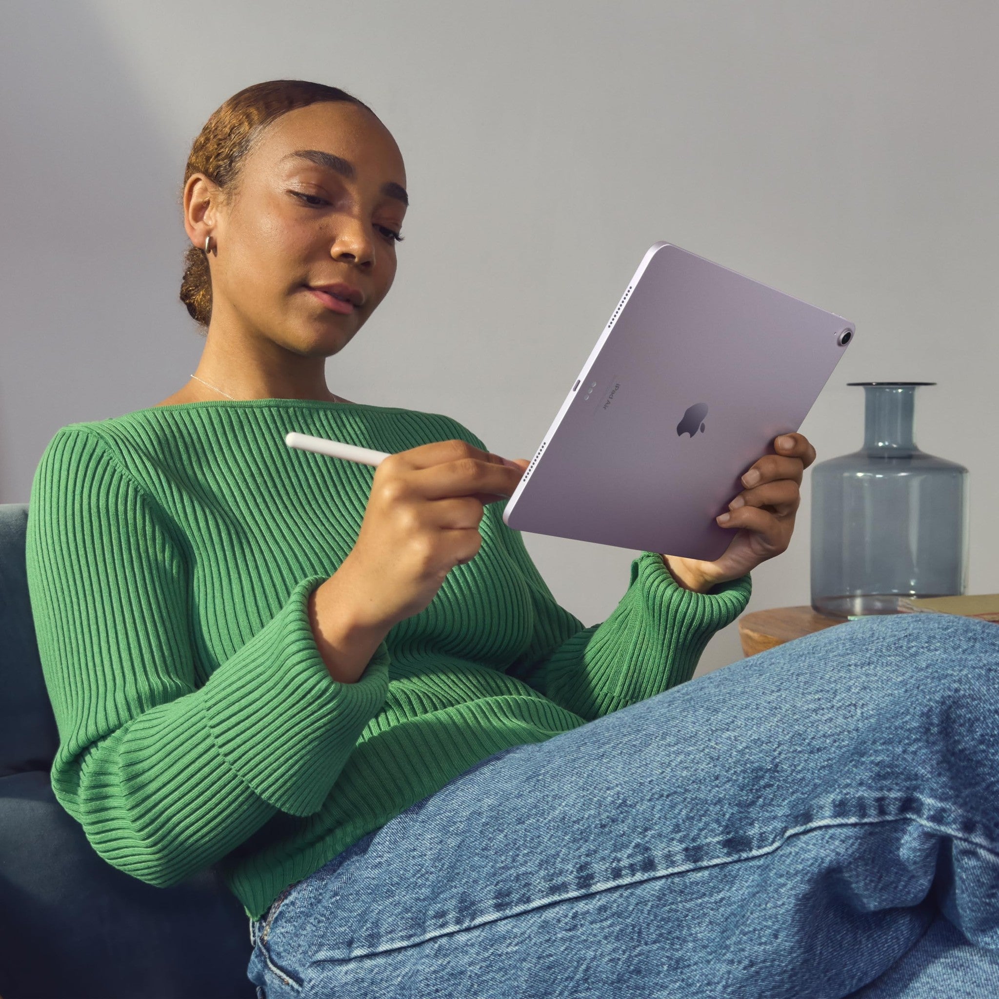 Apple iPad Air 11-inch M2 : Built for Apple Intelligence, Liquid Retina Display, 512GB, 12MP Front/Back Camera, Wi-Fi 6E + 5G Cellular, Touch ID, All-Day Battery Life - Blue Apple