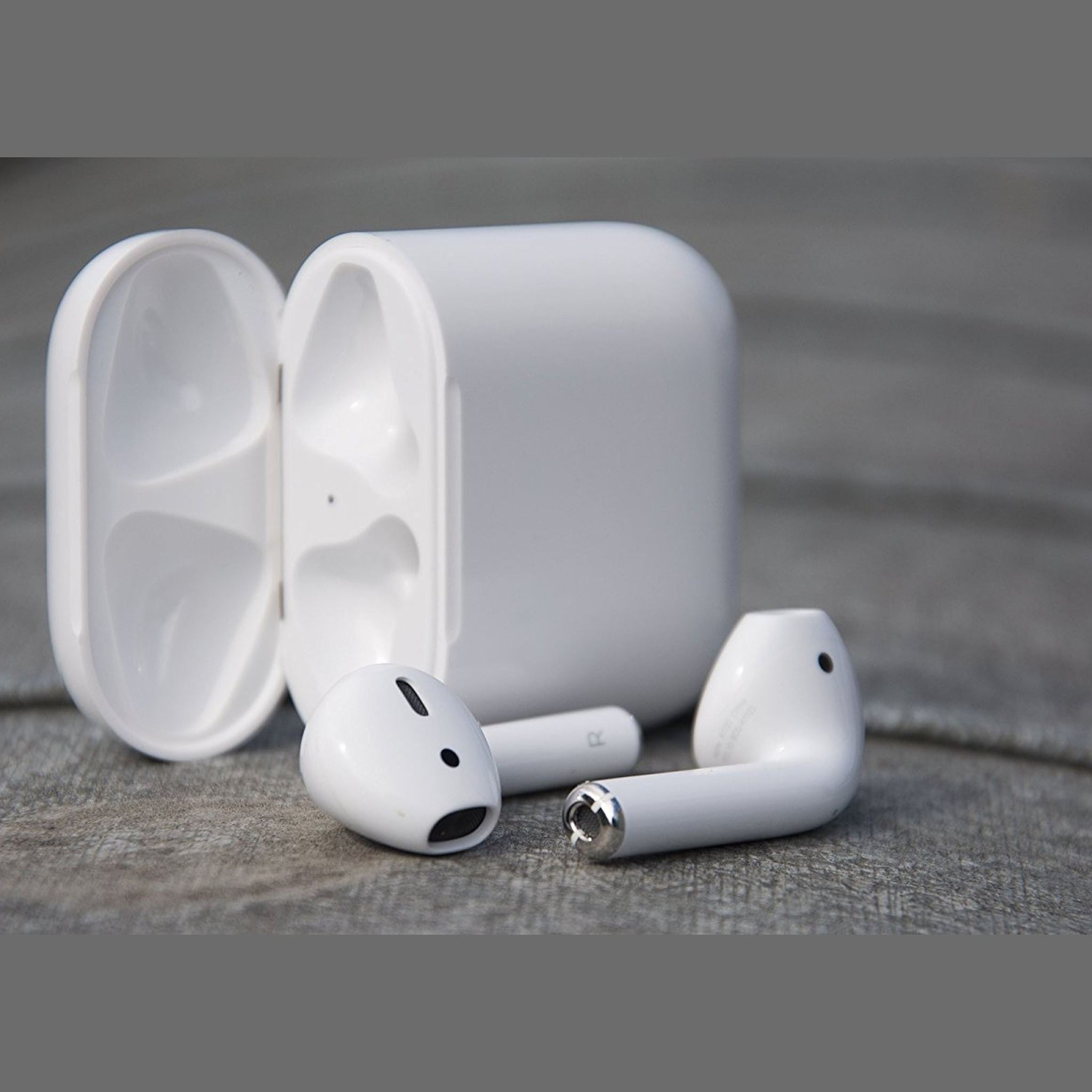 Apple AirPods 1st Generation with Fibercloth Bundle Apple