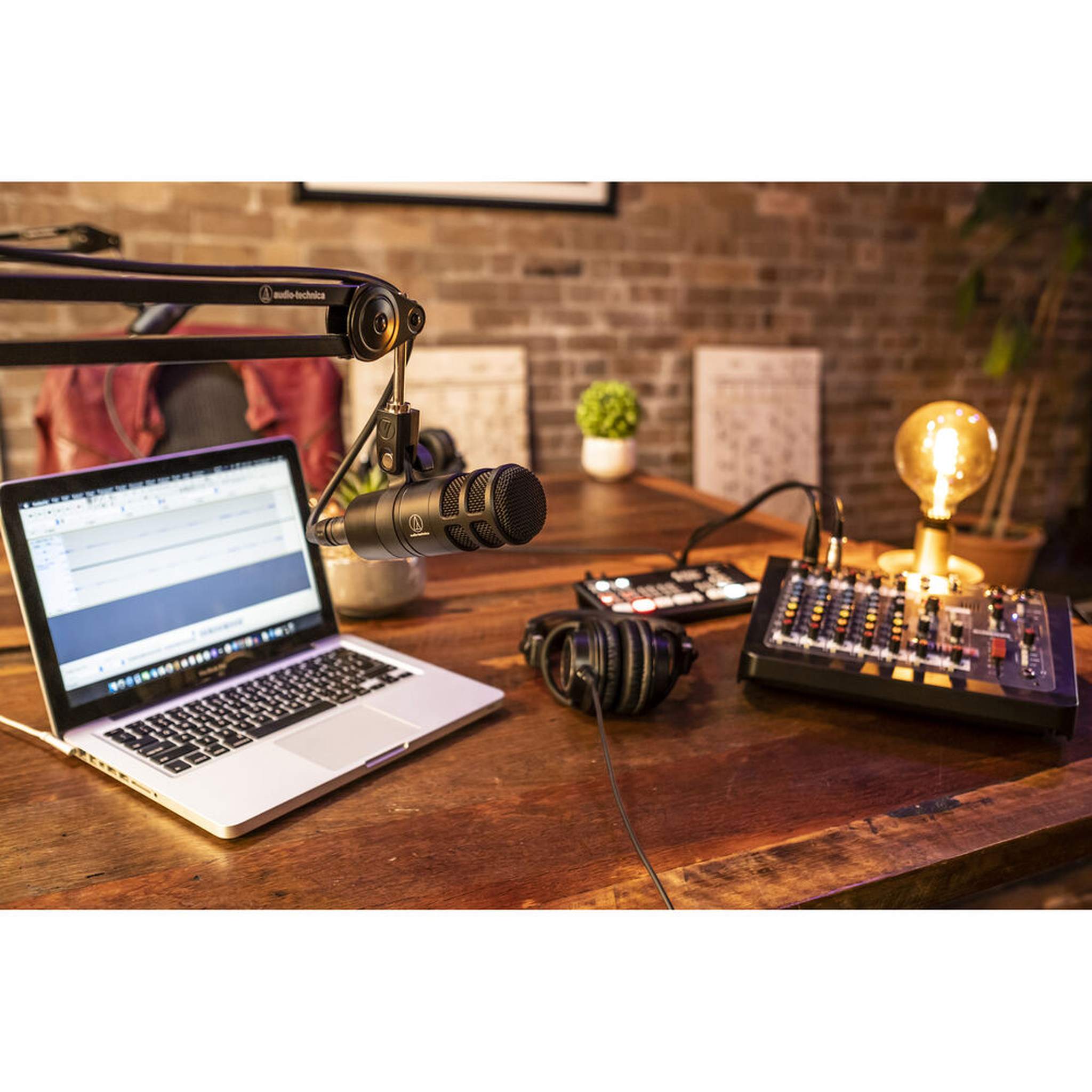 Audio-Technica AT2040 Hypercardioid Dynamic Microphone with Accessory Kit