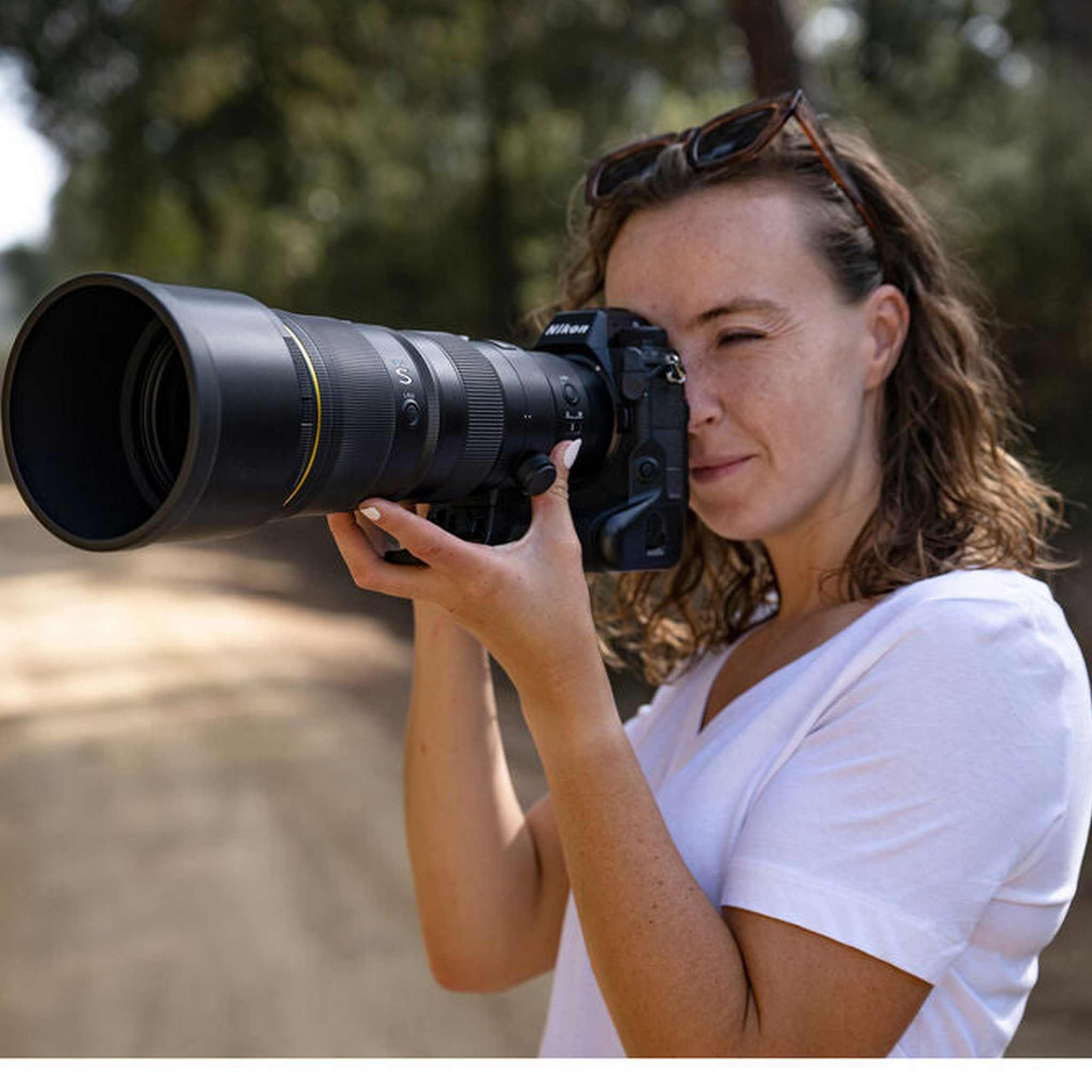 Nikon NIKKOR Z 600mm f/6.3 VR S Lens 20122 + 64GB Memory Card + BackPack - Bundle