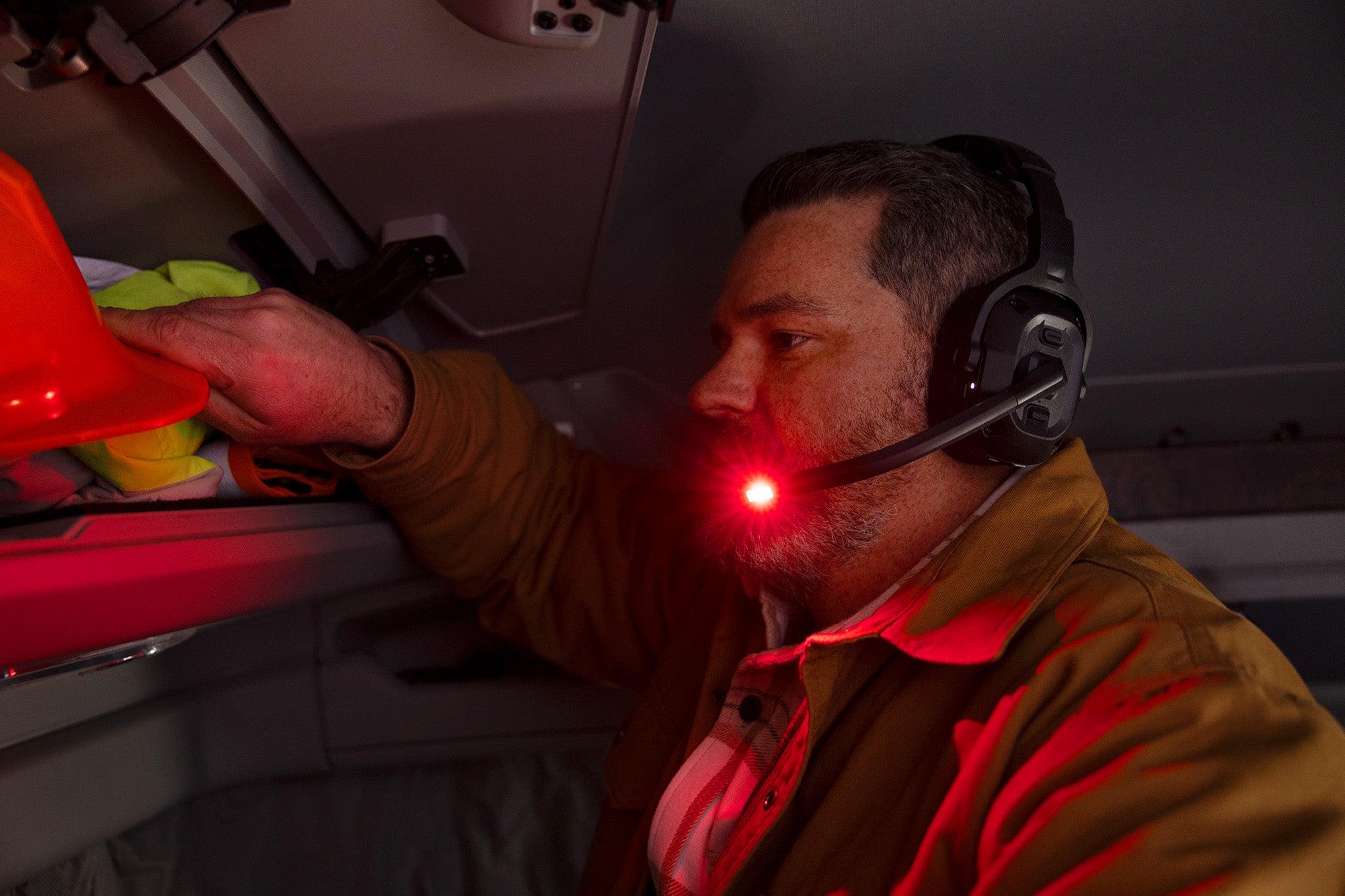 Garmin dēzl Headset 110, Single-Ear Premium Trucking Headset Bundle