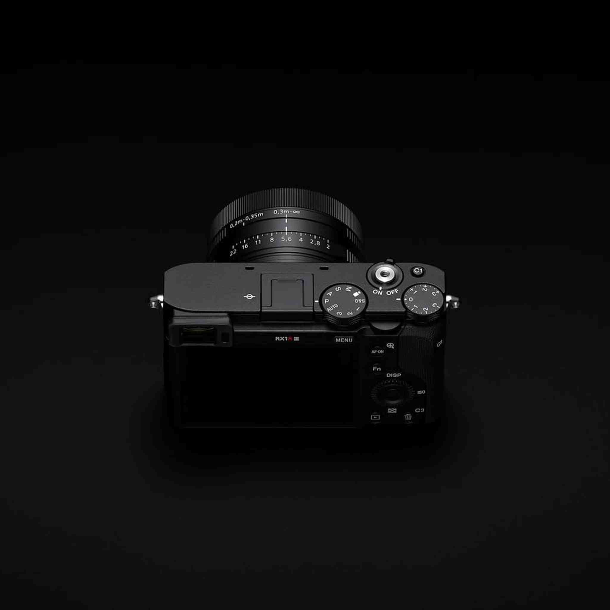 Sony RX1R III Full-Frame Premium Compact Camera Optimized with 61 MP CMOS Sensor, ZEISS® Sonnar T* 35mm F2 Lens, BIONZ XR™ Processor and AI-Based Subject Recognition