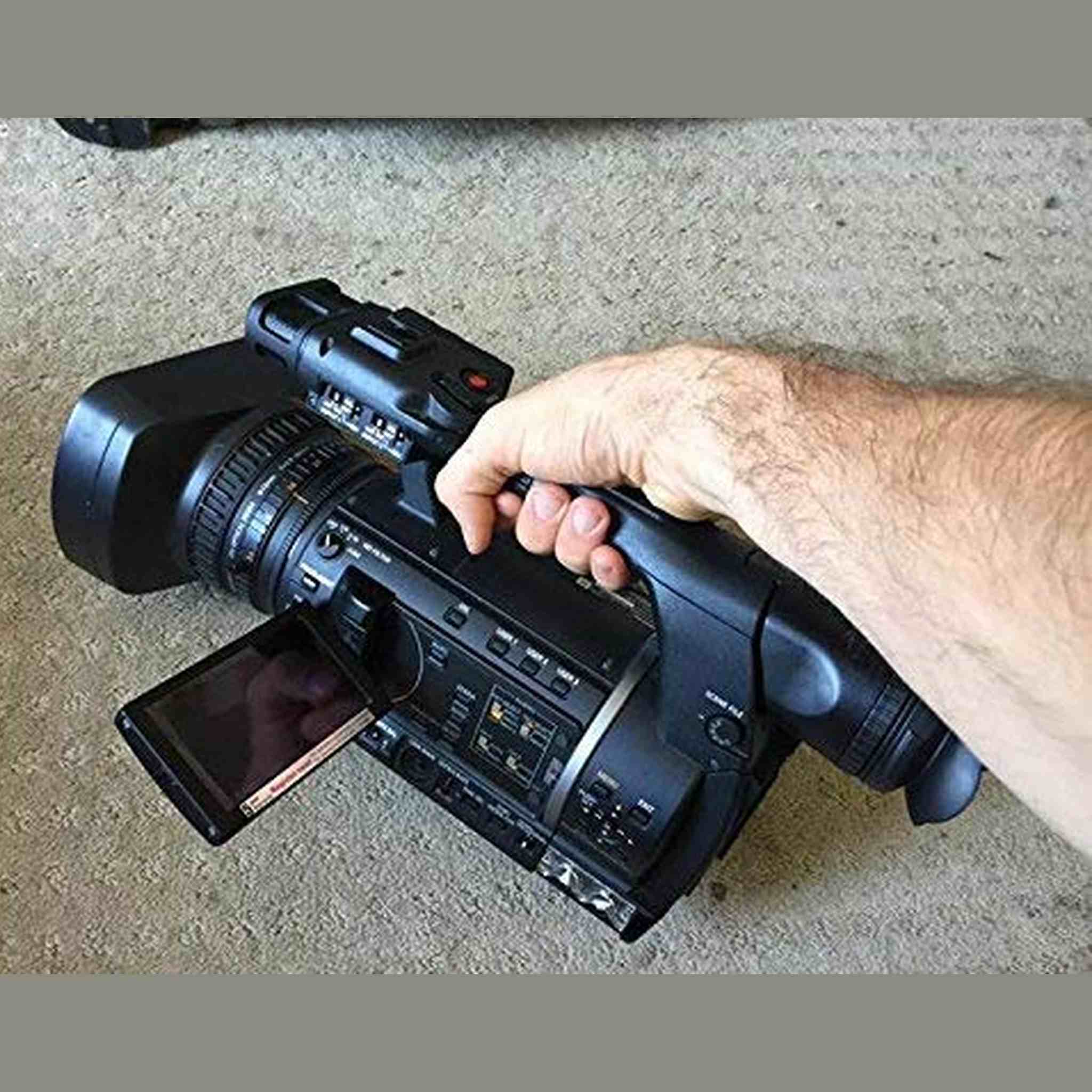 Panasonic AG-HPX250 AGHPX250 P2 HD Hand-Held Camcorder + 32GB DSHC Card 10 + Tripod + Deluxe Accessory Bundle