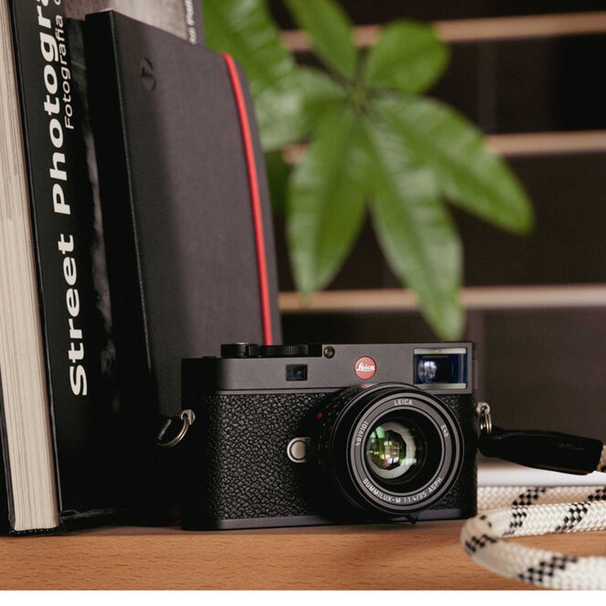 Leica Summilux-M 35mm f/1.4 ASPH. Lens Black 11726 + 64GB Memory Card + More