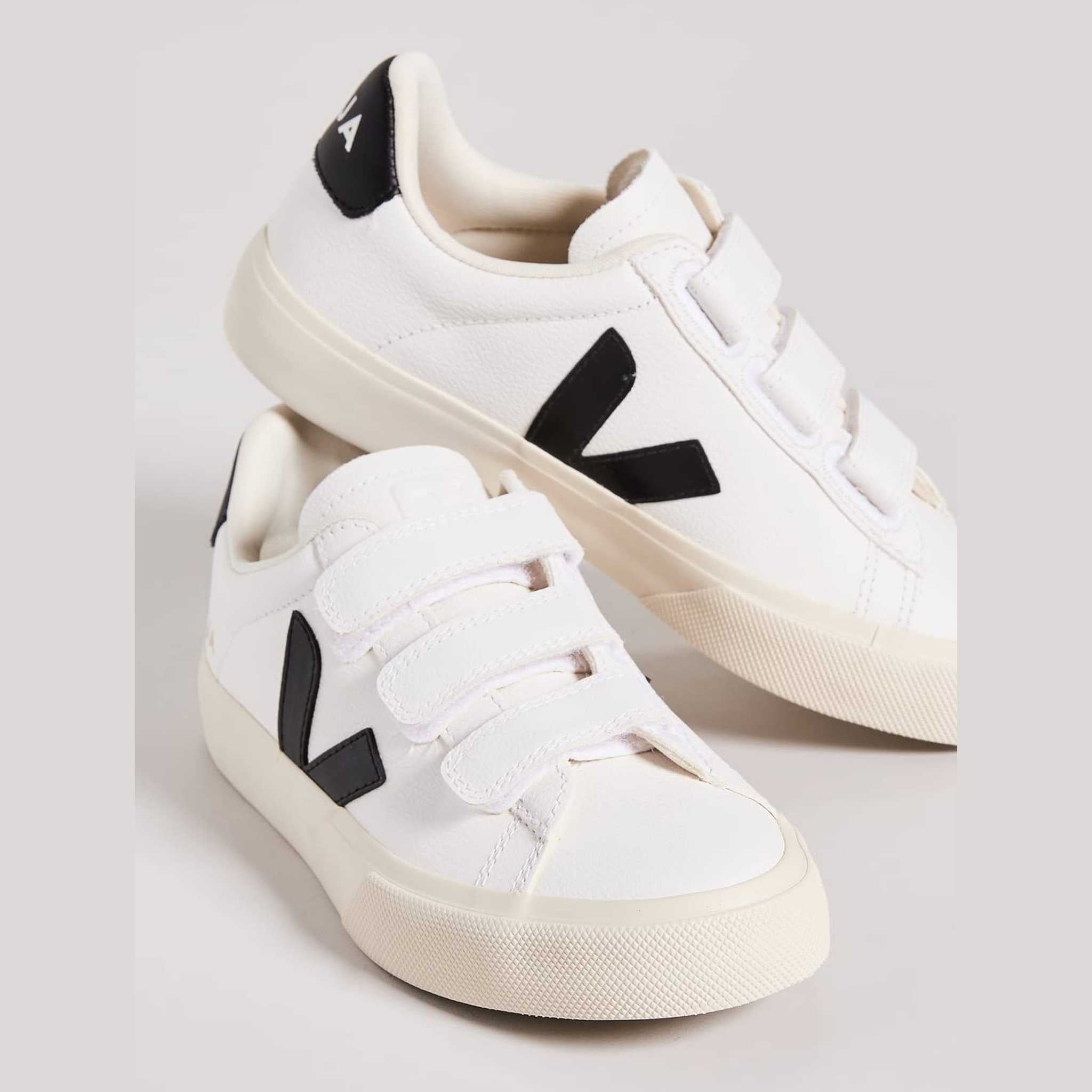 Veja Women's Recife Logo Sneakers, Extra White/Black, 9 Medium US