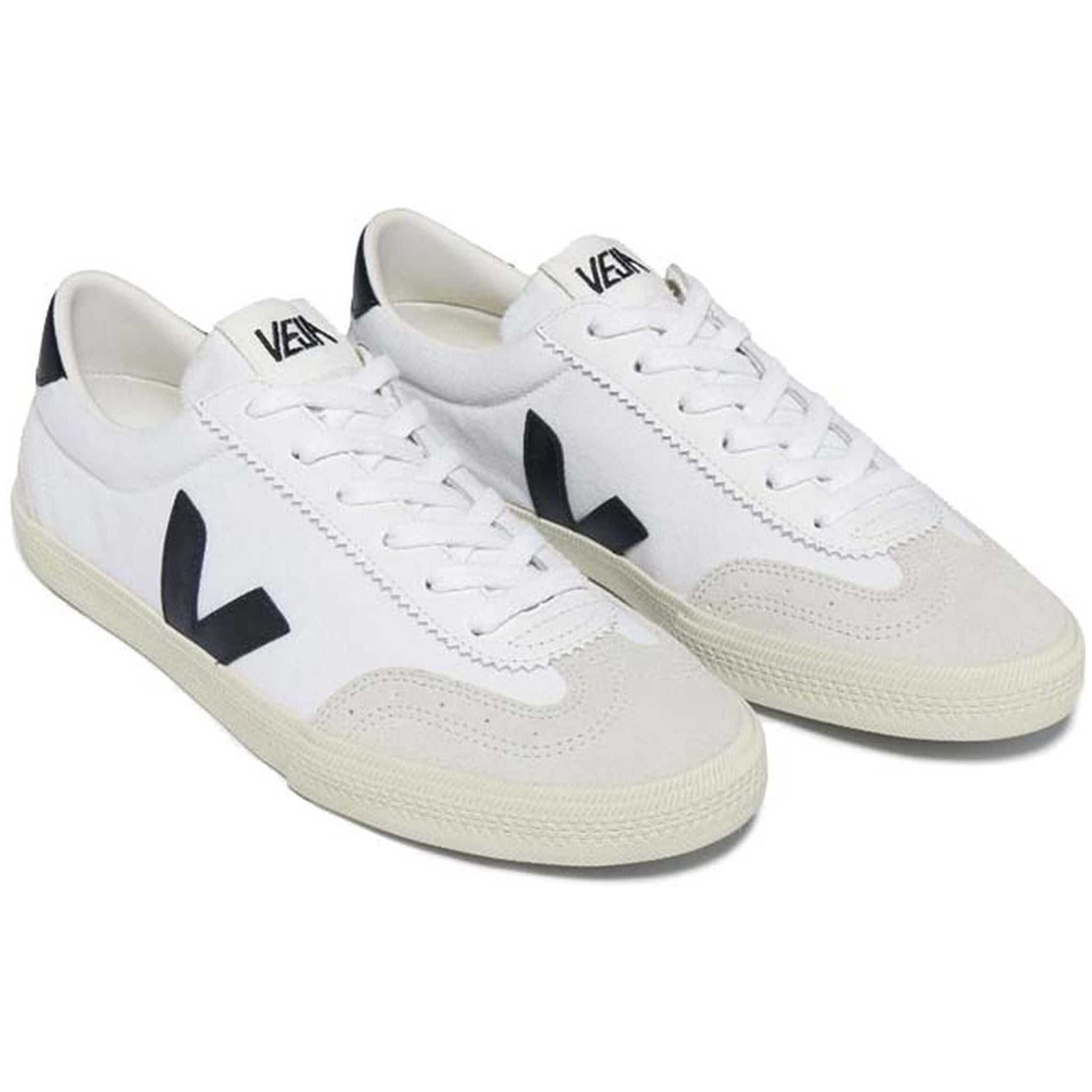 VEJA Women's Volley Sneaker, White/Black, 6