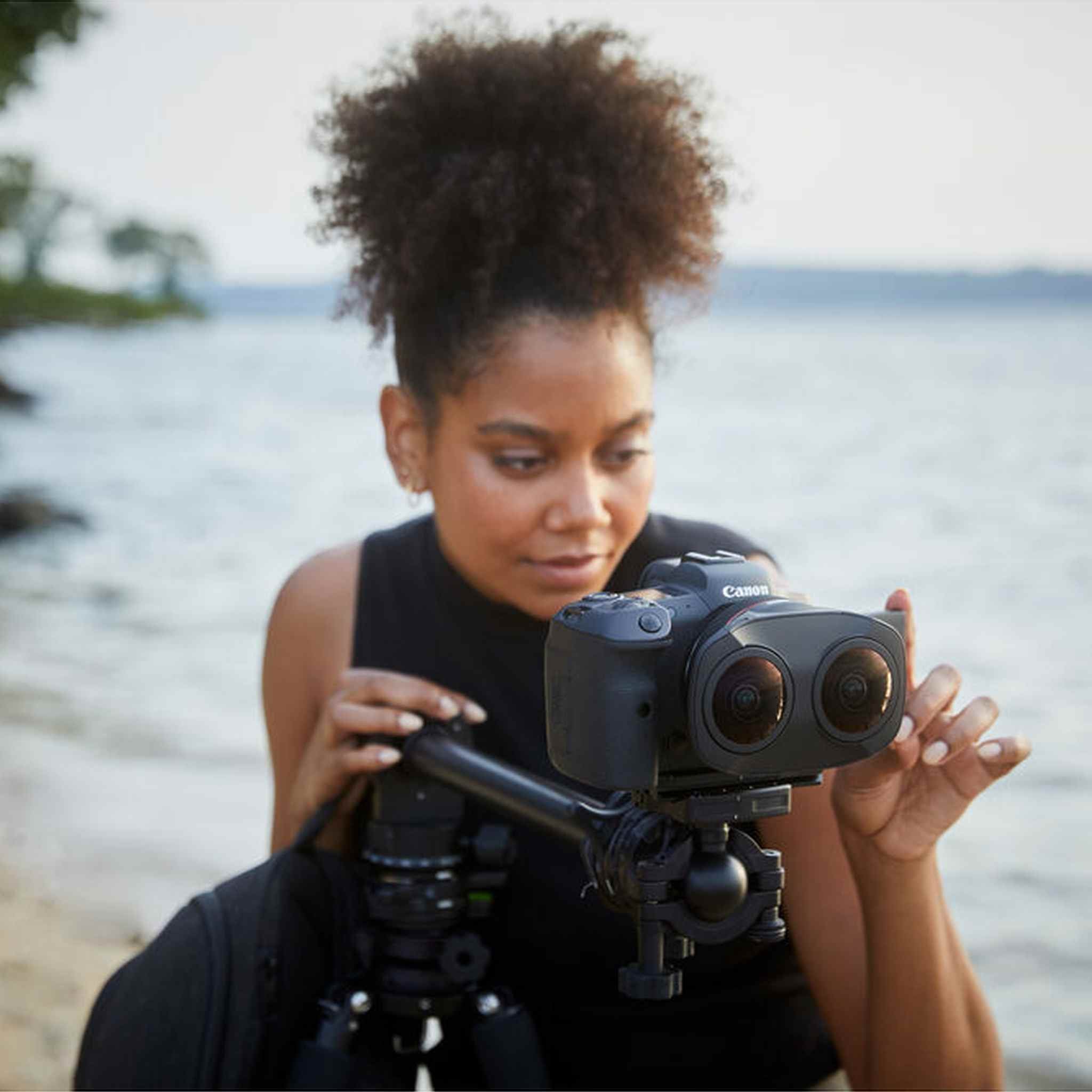 Canon RF 5.2mm f/2.8 L Dual Fisheye 3D VR Lens + Sling Backpack + Cleaning Kit + More - Reconditioned Canon