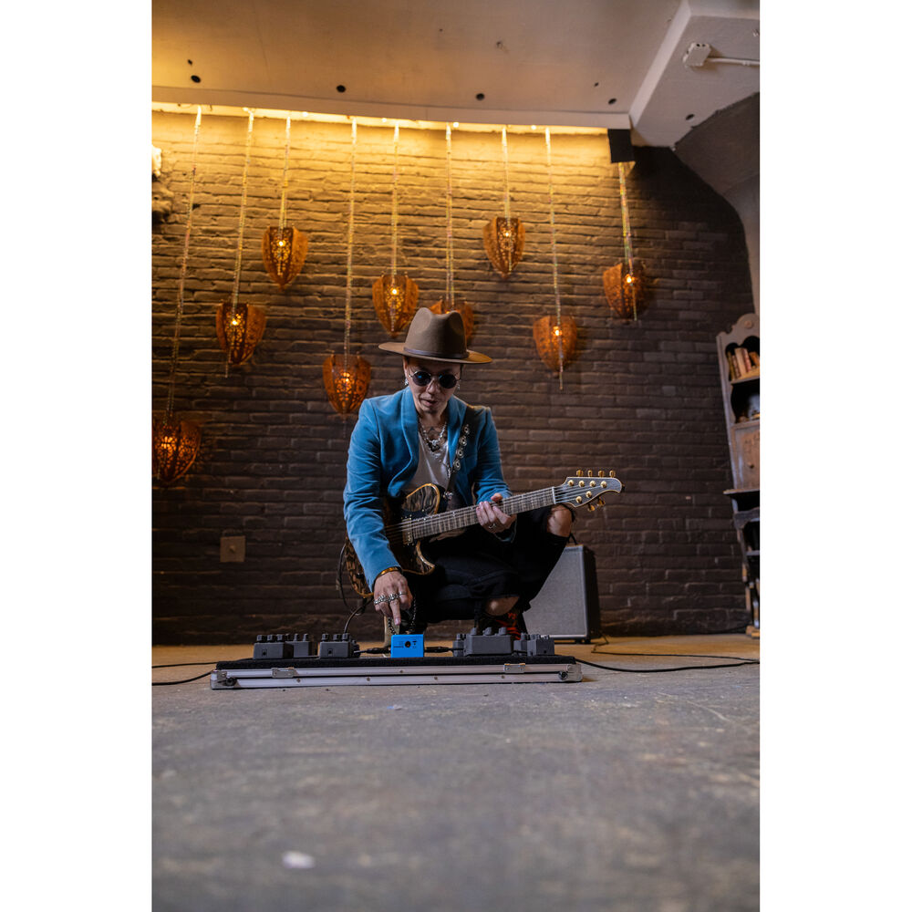 Zoom MS-70CDR+ Multi-FX Pedal + Balanced Interconnect, Bundle