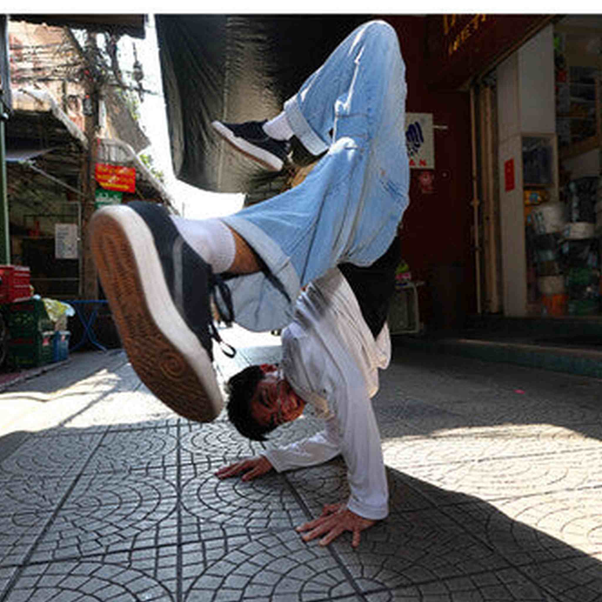 Canon RF 20mm f/1.4 L Lens | Full-Frame Ultra-Wide Prime, Weather-Sealed - Bundle