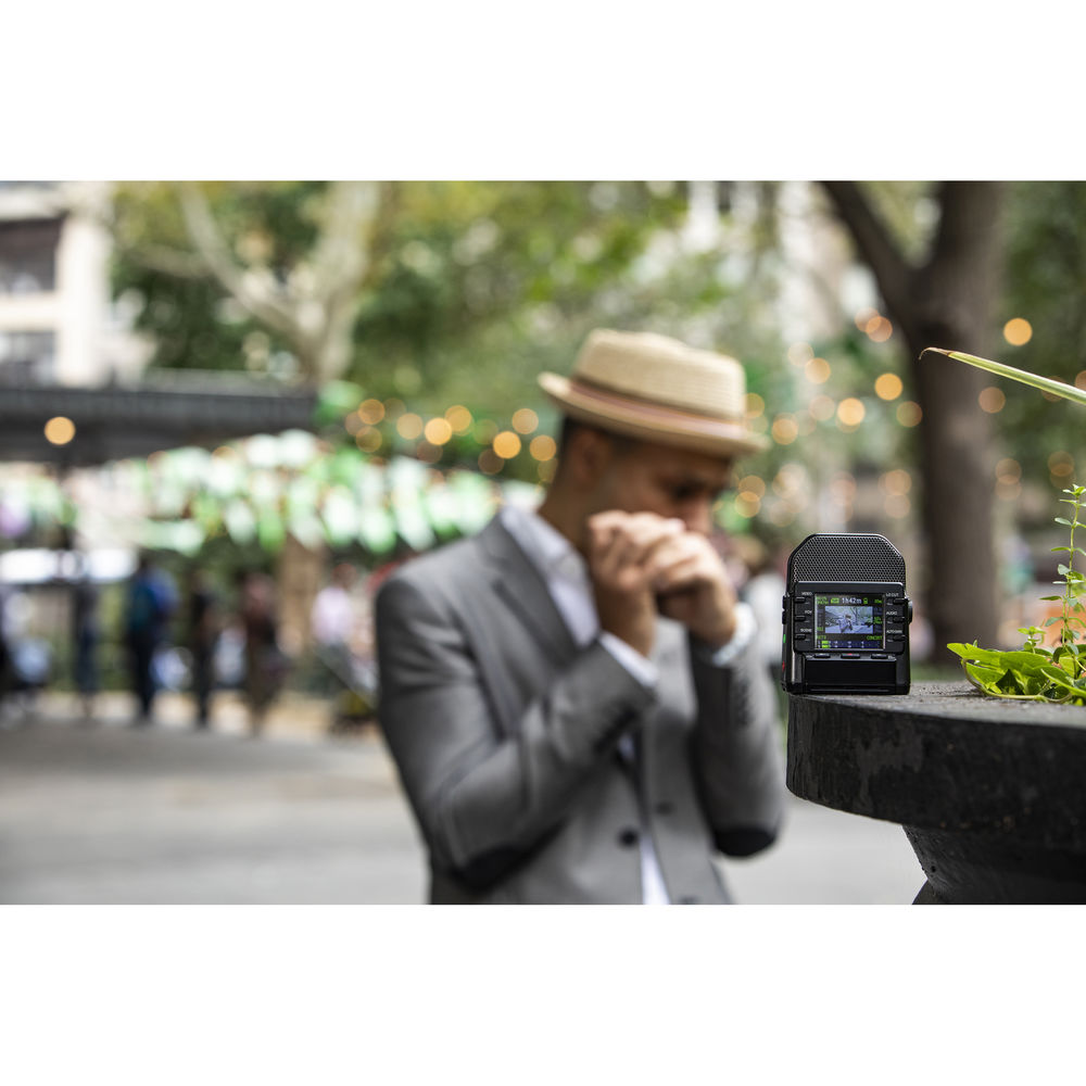 Zoom Q2n-4K Handy Video Recorder + 64GB Memory Card Bundle