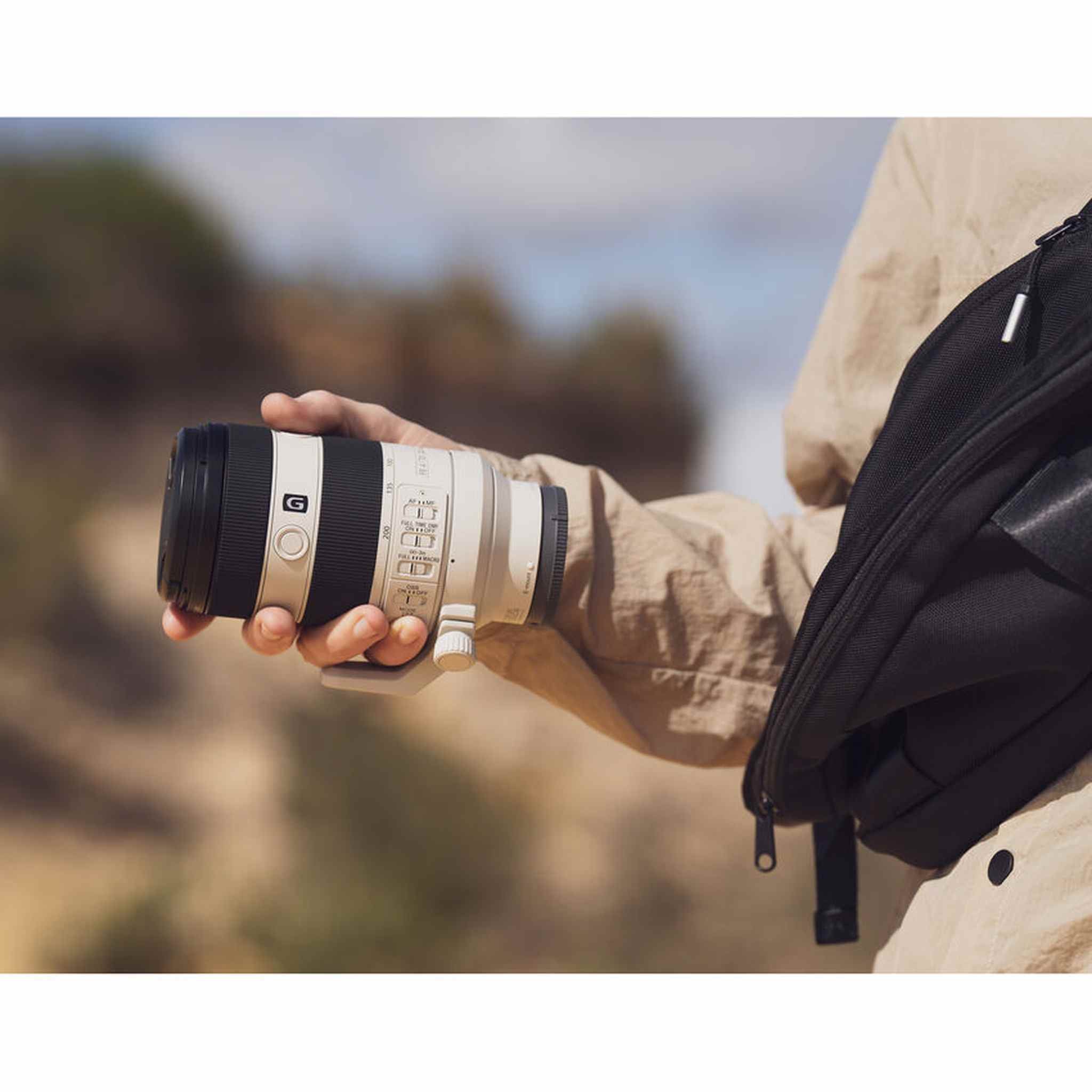 Sony FE 70-200mm f/4 Macro G OSS II Full-Frame Compact Telephoto Zoom Lens - Bundle Sony