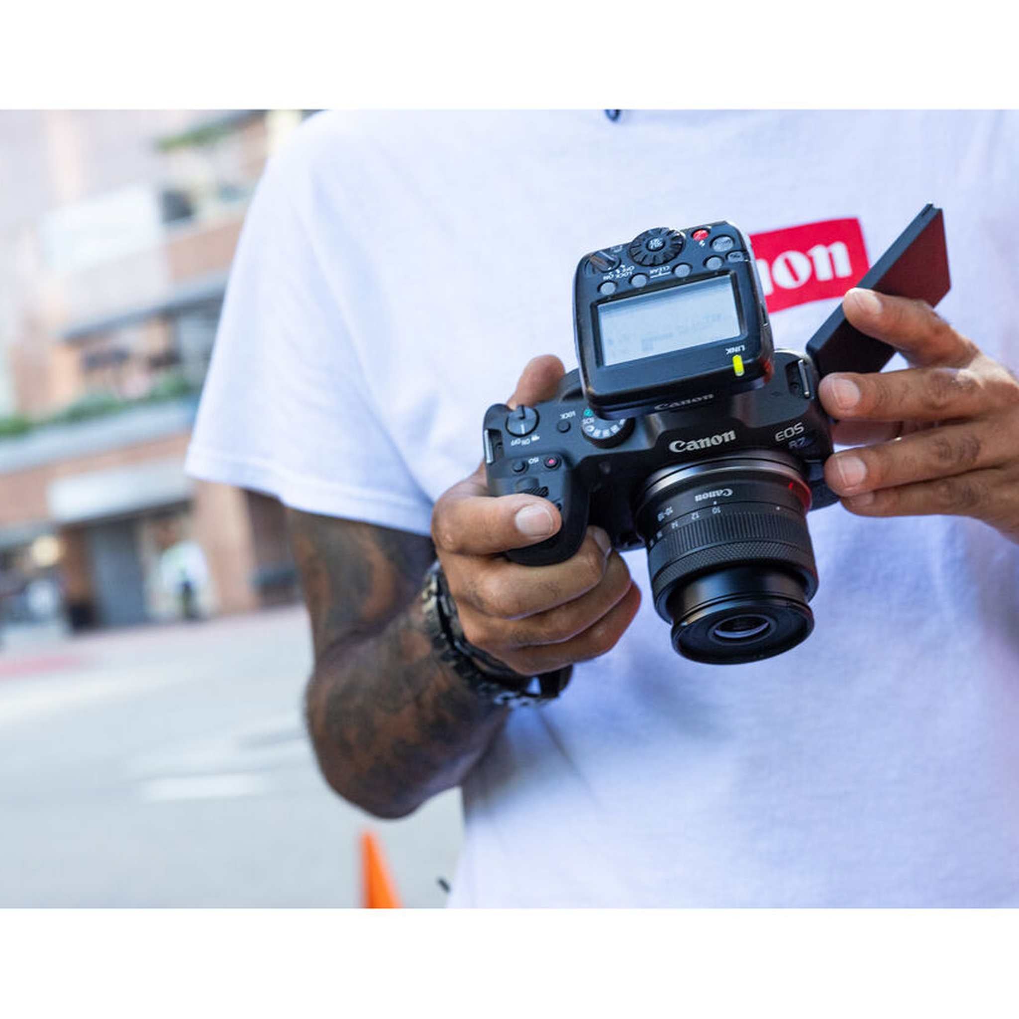 Canon RF-S 10-18mm f/4.5-6.3 IS STM Lens Canon RF Bundle