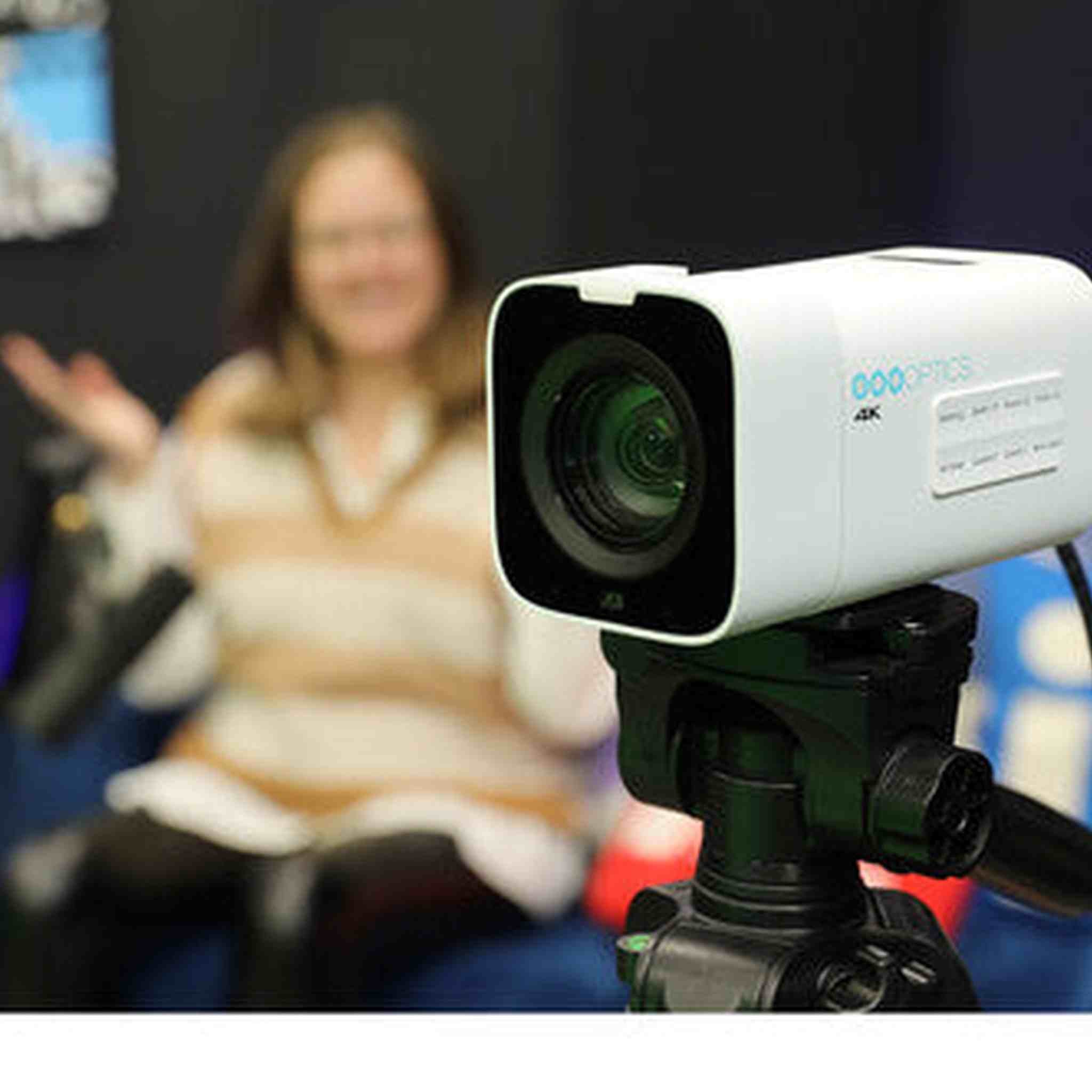 PTZOptics 4K Camera White | 20x Zoom, UHD60, NDI|HX2, Pro Streaming for Events - Bundle