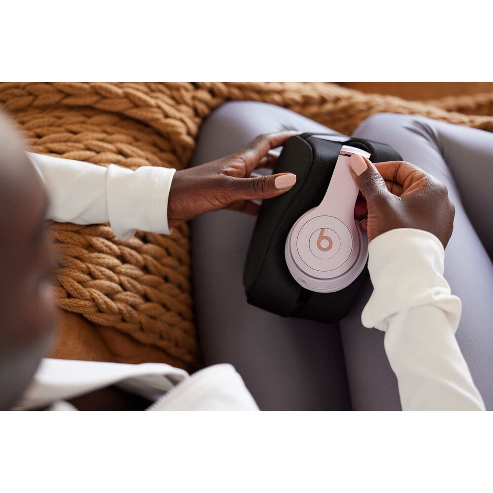 Beats by Dr. Dre Beats Solo 4 Wireless On-Ear Headphones Cloud Pink Bundle