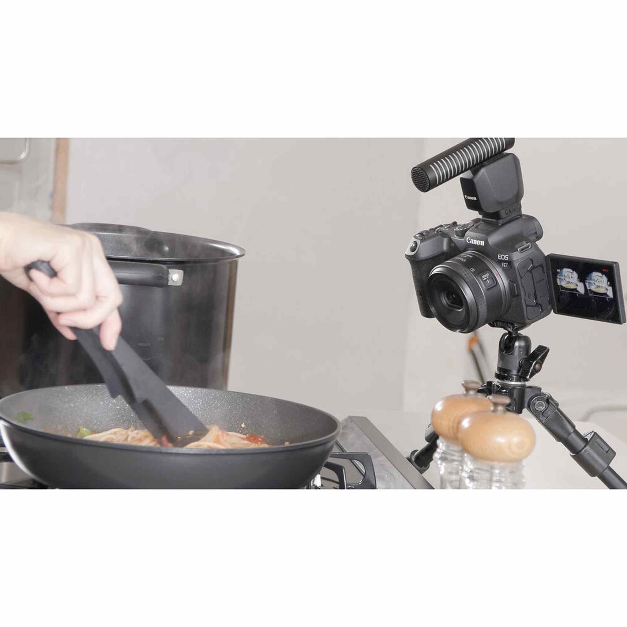 Canon RF-S 7.8mm f/4 STM Dual Lens Canon RF + Lens Filter Kit + Cleaning Kit + More