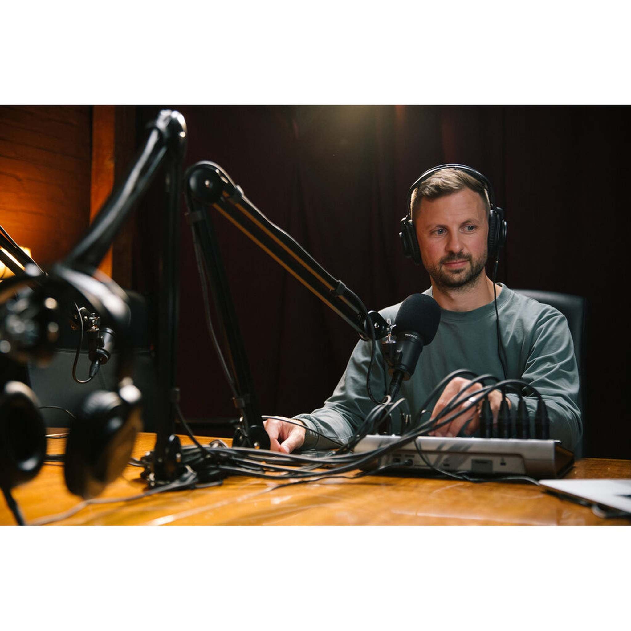 Zoom PodTrak P8 Podcast Recorder, 6 Microphone Inputs, 6 Headphone Outputs, Phone Input, Sound Pads, Onboard Editing, Record to SD card, USB Audio Interface, Battery Powered