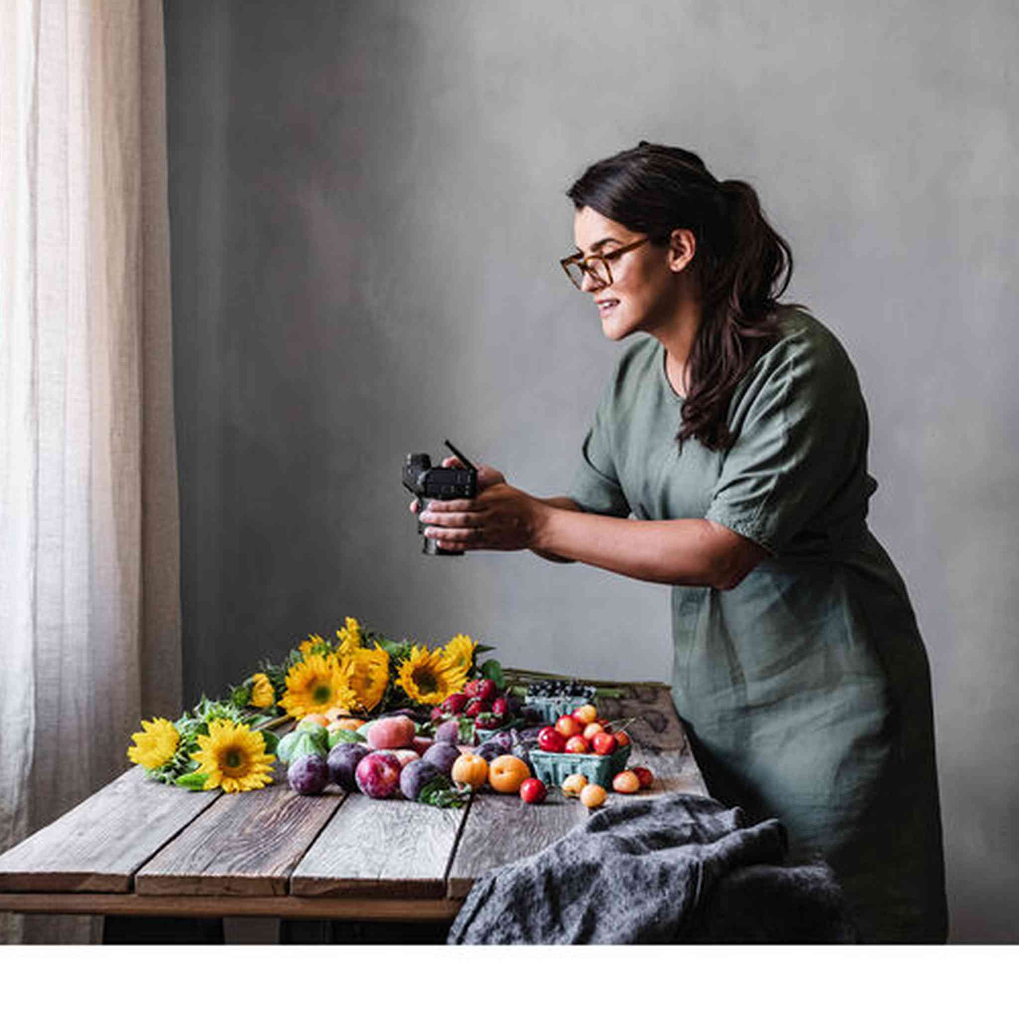 Nikon Z5 Mirrorless Full Frame Camera w 24-70mm f/4 Lens Kit NIZ52470LK Bundle International Version