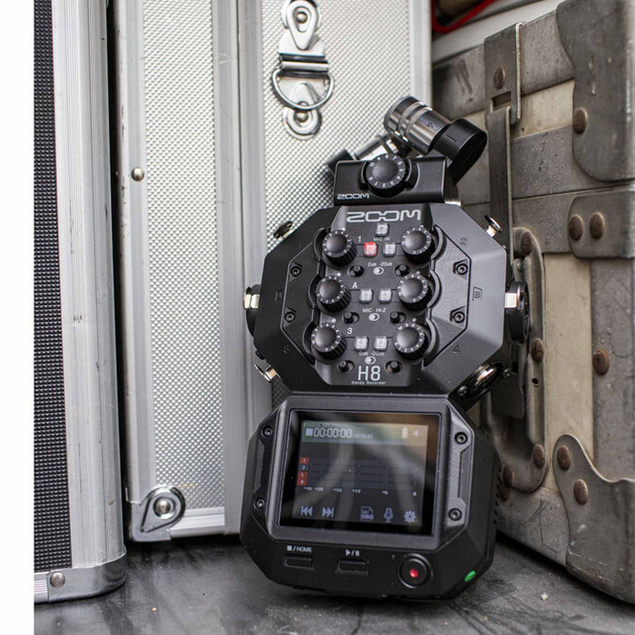 Zoom H8 8-Input / 12-Track Portable Handy Recorder Bundle with Accessories