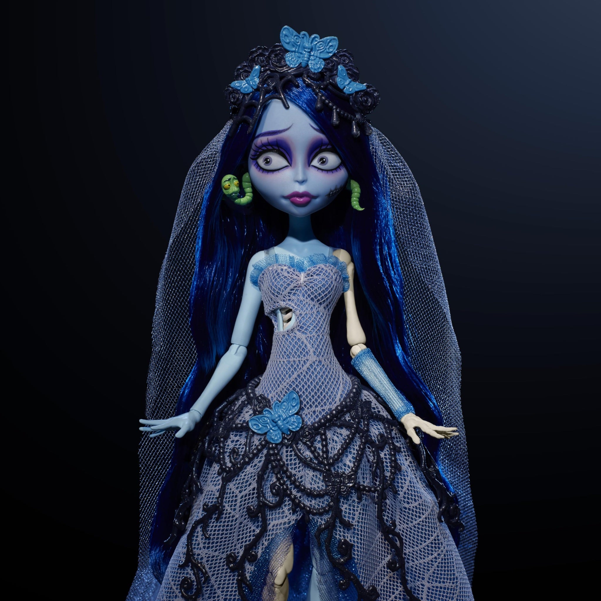 Monster High Skullector Doll, Corpse Bride Emily Collectible in Gothic Spiderweb Wedding Dress with Accessories Like Gauze Veil and Doll Stand