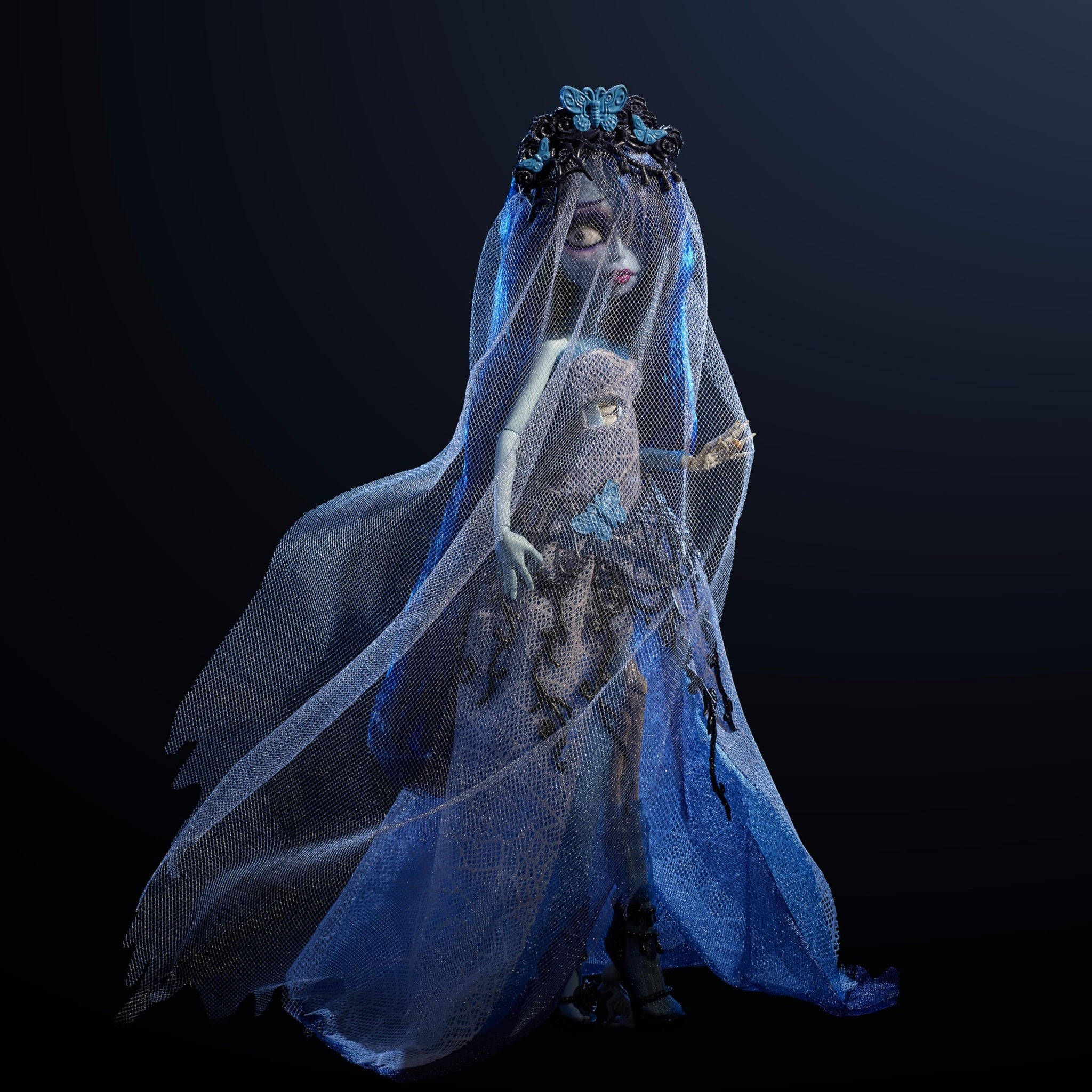 Monster High Skullector Doll, Corpse Bride Emily Collectible in Gothic Spiderweb Wedding Dress with Accessories Like Gauze Veil and Doll Stand