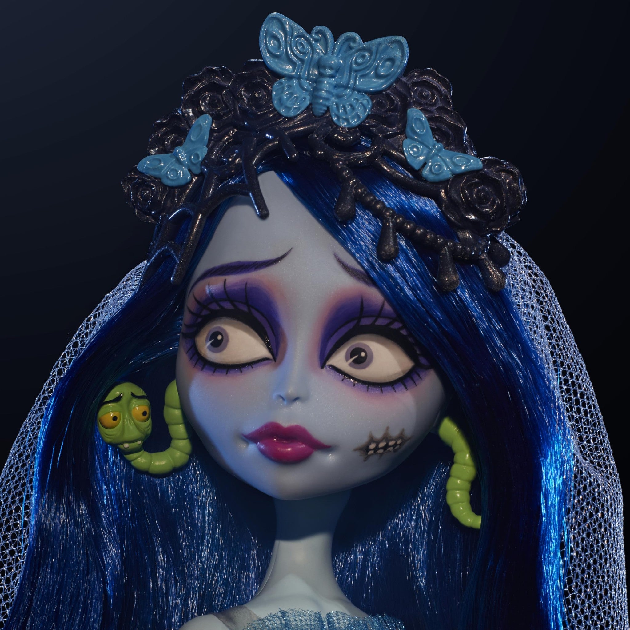 Monster High Skullector Doll, Corpse Bride Emily Collectible in Gothic Spiderweb Wedding Dress with Accessories Like Gauze Veil and Doll Stand