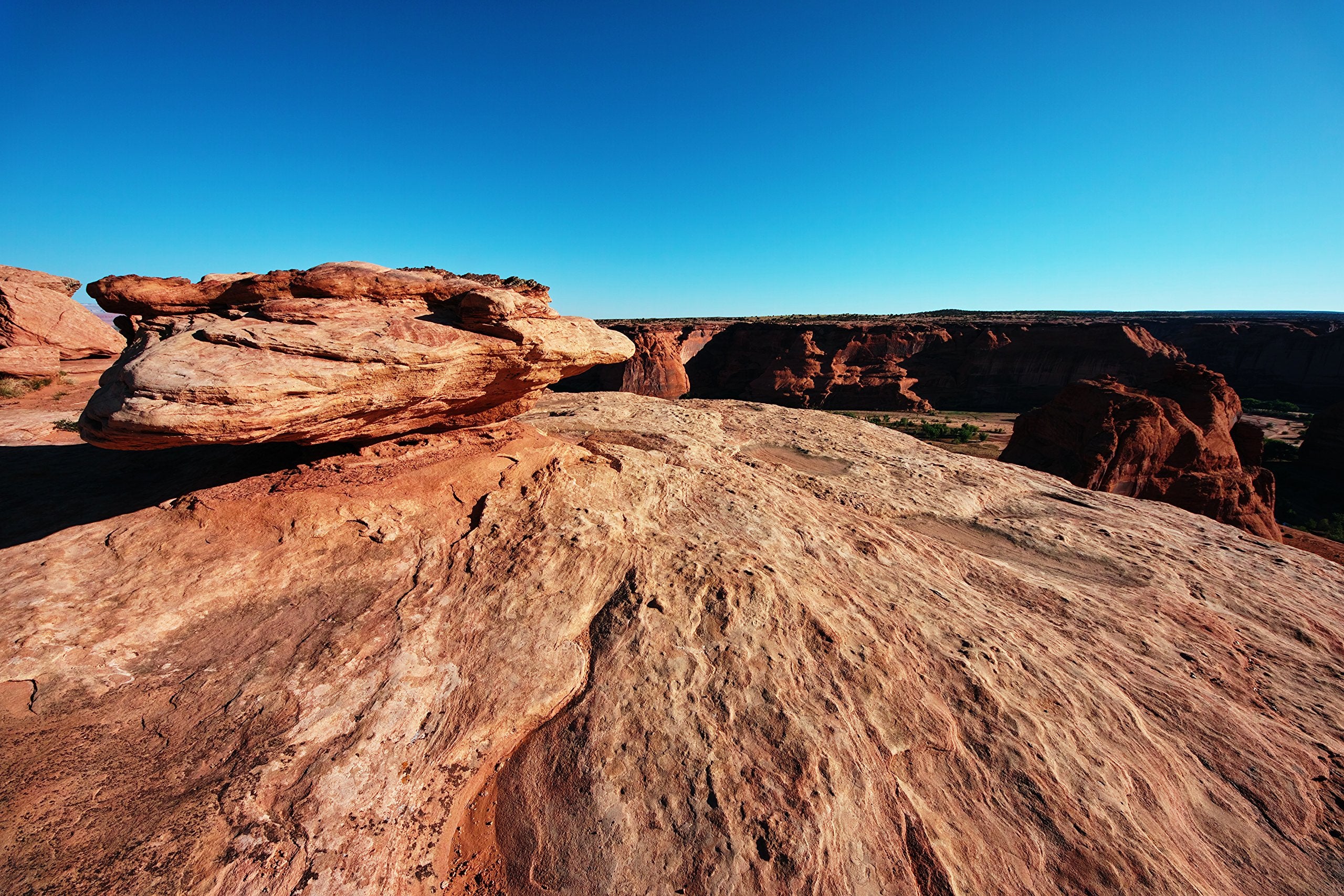 Sigma 8-16mm f/4.5-5.6 DC HSM FLD AF Ultra Wide Zoom Lens for APS-C sized Canon Digital DSLR Camera