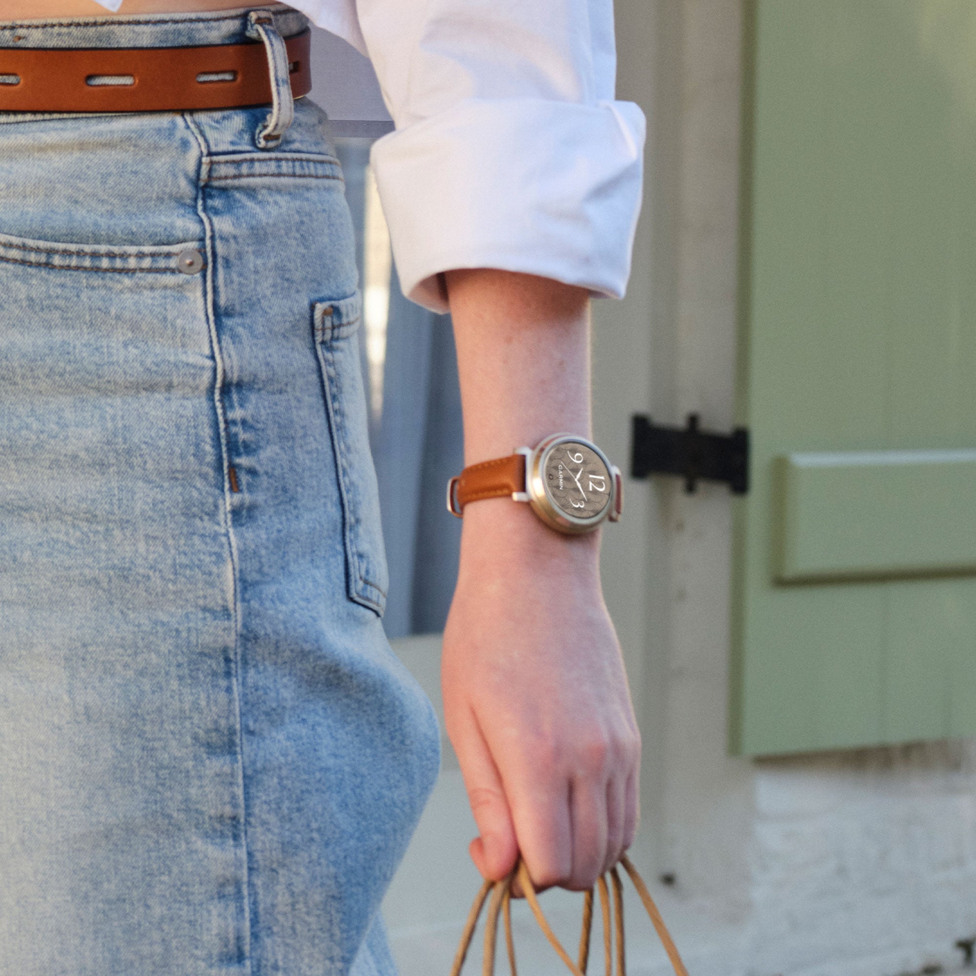 Garmin Lily 2 Classic, Small and Stylish Smartwatch Cream Gold with Tan