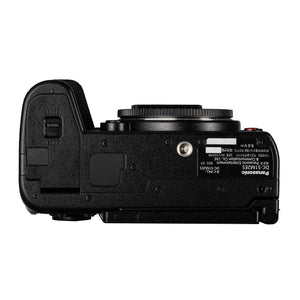 Panasonic LUMIX S1 IIE Mirrorless Camera With 24-105mm f/4 Lens Bundle
