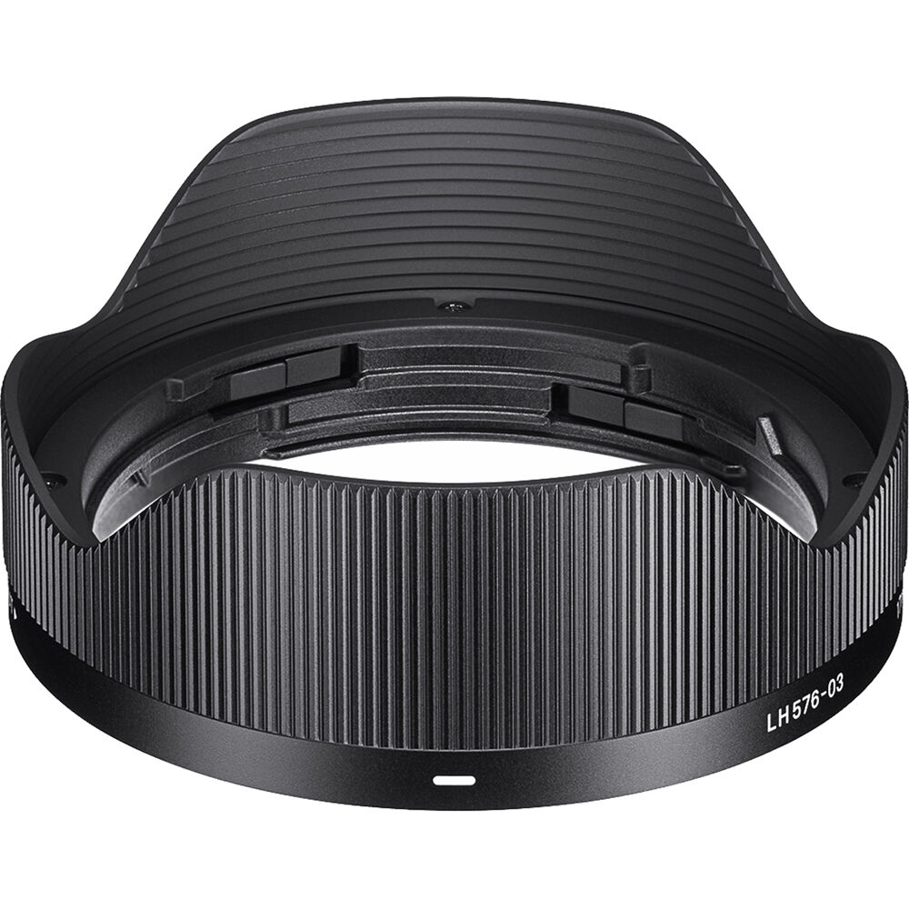 Sigma 17mm f/4 DG DN Contemporary Sony E Bundle
