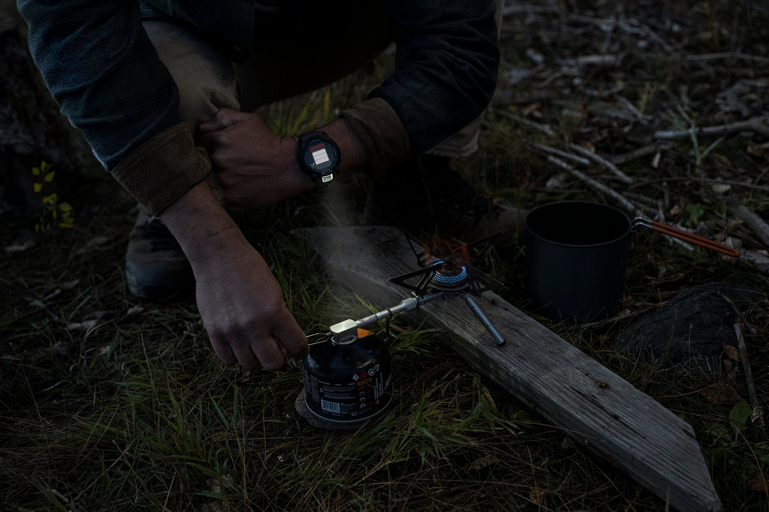 Garmin Instinct 3 45mm, AMOLED, Outdoor GPS Smartwatch Neo Tropic Bundle