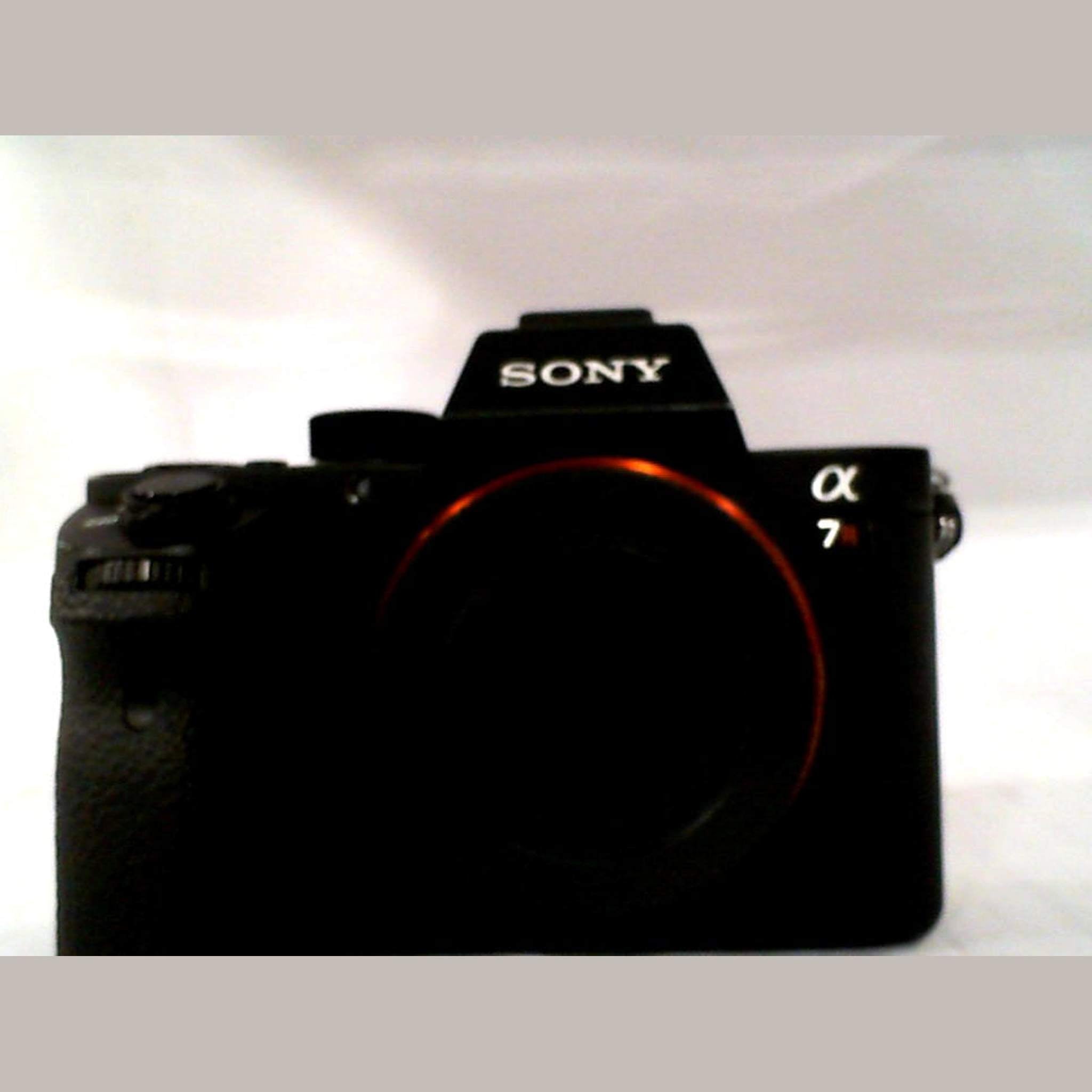 Sony a7R II Full-Frame Mirrorless Interchangeable Lens Camera, Body Only Black ILCE7RM2/B - Used Sony