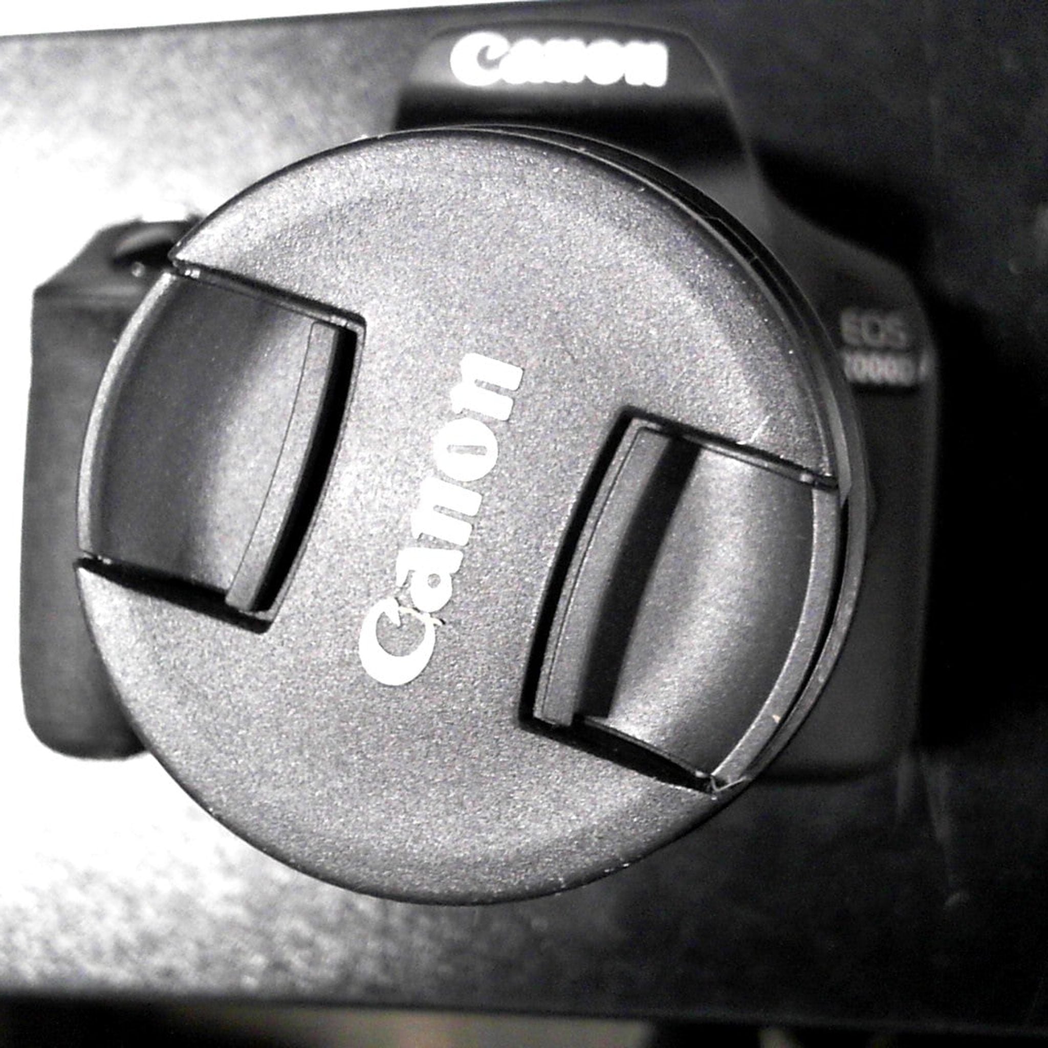 Canon EOS 2000D Rebel T7 DSLR Camera + 18-55mm III Kit International Model - Used Canon